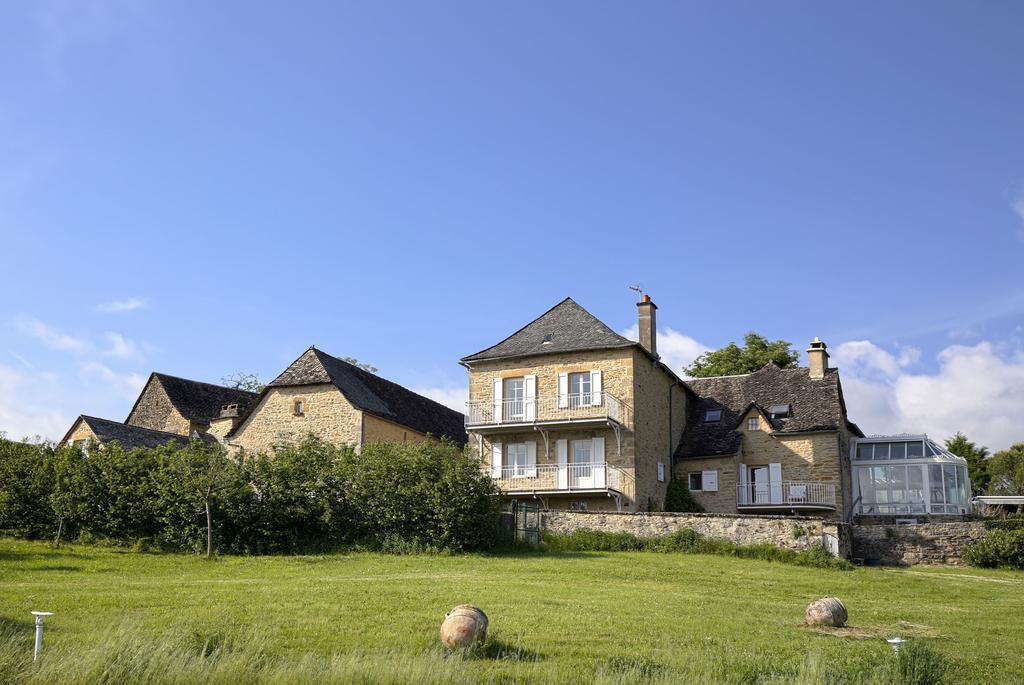 ホテル La Source Gilhodes Castelnau-de-Mandailles エクステリア 写真